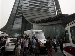 Пять человек погибли при падении с небоскреба в Гонконге