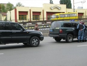 В Киеве возле Центрального автовокзала джип Toyota сбил девушку