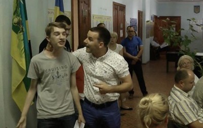 На Киевщине депутат избил школьника за пост в соцсети