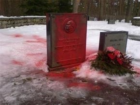 Вандалы осквернили могилу первого президента Эстонии
