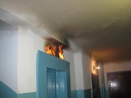В киевской десятиэтажке загорелся лифт