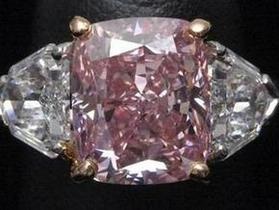 Christie s продал редкий розовый бриллиант за рекордную для Азии цену