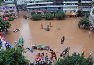 Из-за наводнений 100 тысяч китайцев были вынуждены покинуть свои дома