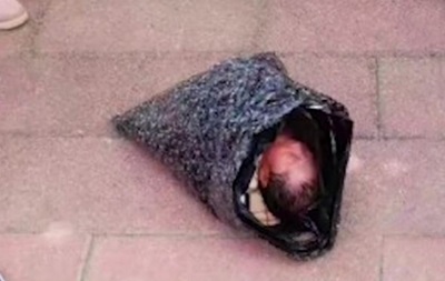 Китаянка відправила немовля в притулок поштою