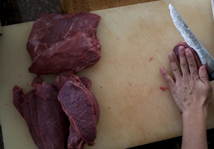 Мясо погибшей от сибирской язвы коровы попало на одну из баз отдыха в Запорожской области