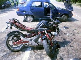 новости Херсонской области - ДТП - В Херсонской области мотоцикл столкнулся с ЗАЗом, пять человек пострадали