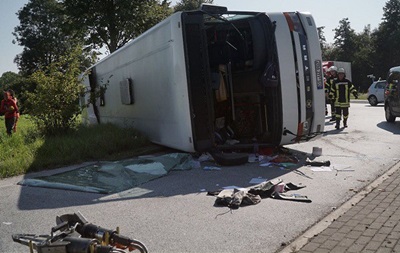 У Німеччині перекинувся автобус з іноземцями: більше 40 постраждалих
