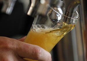 Форма кружки влияет на скорость потребления пива