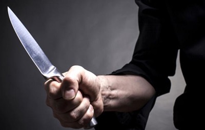 В Одессе мужчина с ножом взял в заложники девочку