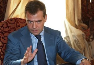 Медведев требует как можно быстрее начать выплаты погорельцам