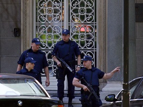 Полиция задержала мужчину, угрожавшего взорвать гранату в канцелярии президента Сербии