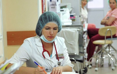Лікуватися в Україні погано і дорого - опитування