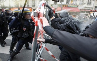 В Париже вспыхнули массовые протесты профсоюзов