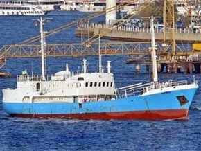 Зловонное судно с украинским экипажем не пускают в Крым