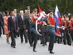 Обама возложил цветы к могиле Неизвестного солдата в Москве