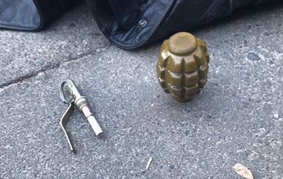 В Киеве полиция задержала мужчину с гранатой