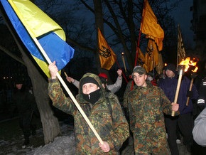 В Донецке факельное шествие националистов едва не привело к столкновениям