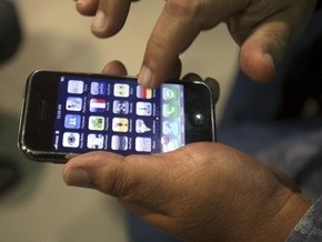 Сбой iPhone в Британии: телефону слышится  секс 