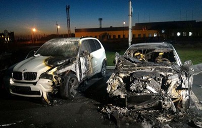 В Харькове подожгли четыре BMW