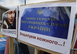 Захарченко - Оппозиция призывает Януковчиа отправить Захарченко в отставку