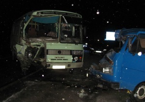 Новости Херсонской области - ДТП - В Херсонской области столкнулись автобус и легковой автомобиль, пострадали шесть человек