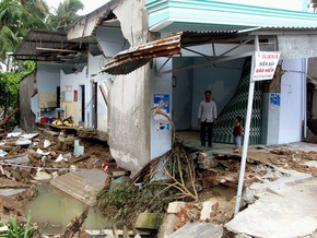 Жертвами тайфуна во Вьетнаме стали 90 человек