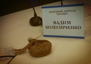 Девушке, бросившей в Колесниченко пакеты с фекалиями, грозит штраф или арест до 15 суток