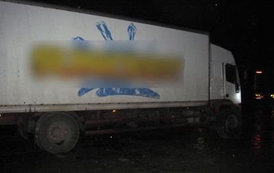 Під Черніговом обстріляли вантажівку і вкрали сейф
