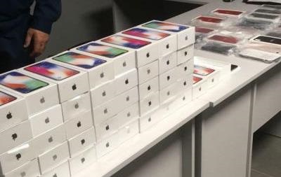 В аеропорту Одеси вилучили понад 40 iPhone X