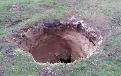В Донецкой области нашли 15-метровый провал