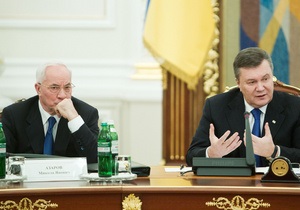 Янукович критикует Азарова, эксперты прогнозируют отставку