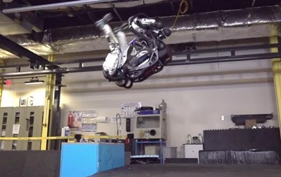 Boston Dynamics навчила робота Atlas робити сальто