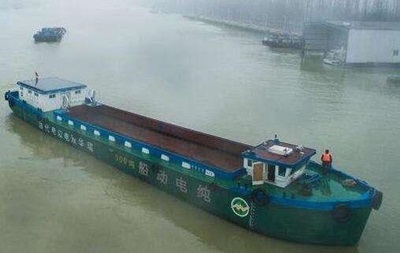 Китай спустил на воду первое в мире судно, работающее на электроэнергии