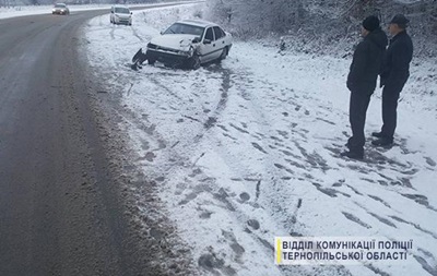 У Тернопільській області сталася аварія через ожеледицю