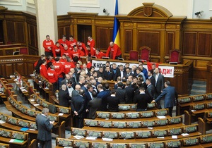 Оппозиция объявила мобилизацию после слухов о возможном силовом разблокировании Рады