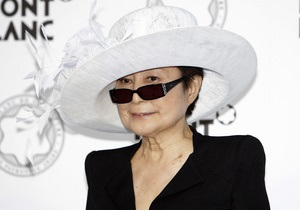Фетишистская коллекция довела Йоко Оно до суда