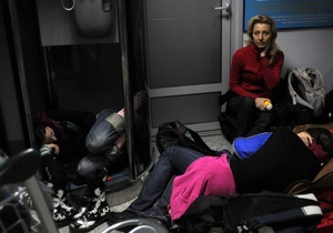 СМИ: В аэропорту Борисполь группу пассажиров закрыли в здании на 12 часов