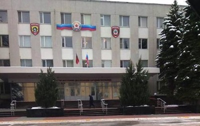 У Луганську на адмінбудівлі вивісили прапори РФ