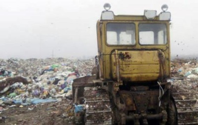 У Харківській області трактор задавив жінку на сміттєзвалищі