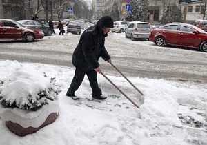 В Киеве началась уборка снега