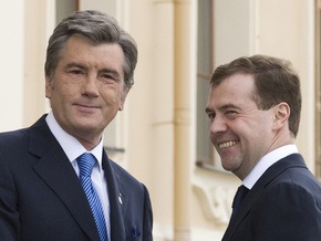 Путин и Медведев поздравили Тимошенко и Ющенко