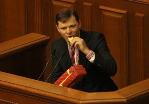 Украинский нардеп устроил показательное поедание сыра в стенах парламента