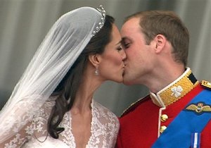 Свадебный поцелуй принца Уильяма и Кейт Миддлтон признан моментом десятилетия на британском ТВ