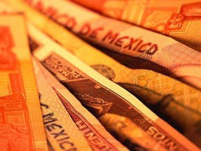 Банк Мексики спасает песо от обвала