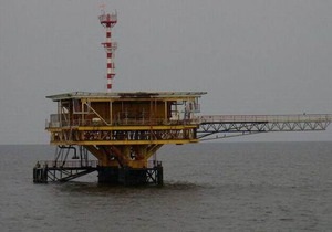 В Азовском море на буровой вышке произошел выброс газа