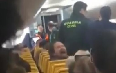 В Іспанії літак екстрено сів через п яних