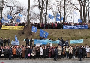 Участники многотысячного пикета под Кабмином начали расходиться после переговоров с властями