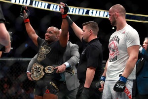 UFC 220: Корм є нокаутував Оздеміра