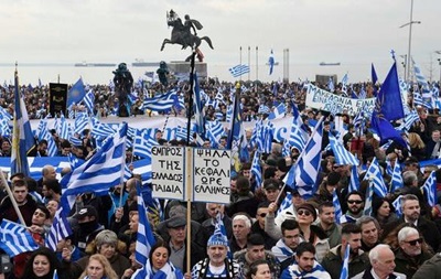Десятки тысяч греков выступили против "кражи" названия Македония