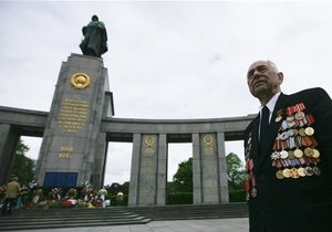 Памятник солдату в берлине фото